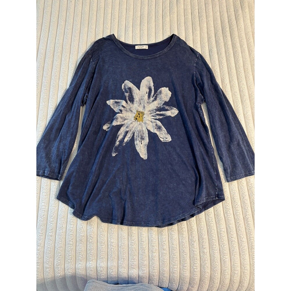 Jess Jane mineral wash daisy long sleeve Top Women’s Large navy blue lagenlook